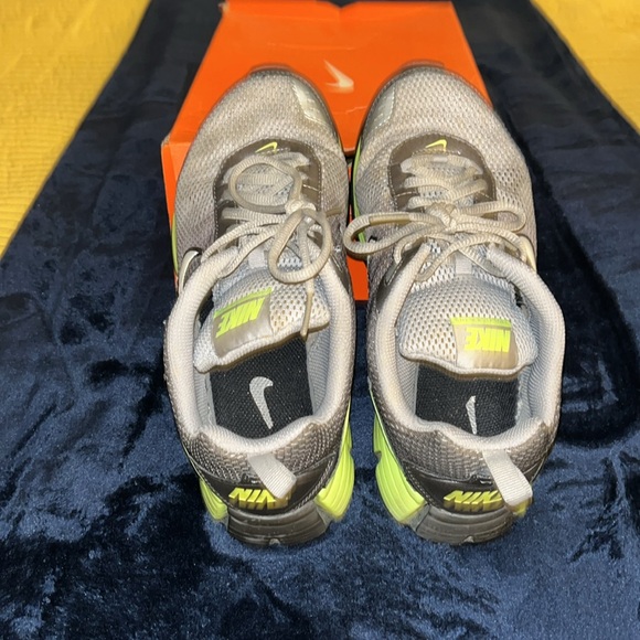 ⬇️⬇️Nike 6 youth, women’s 8 Dual cushion sneakers - Picture 2 of 6